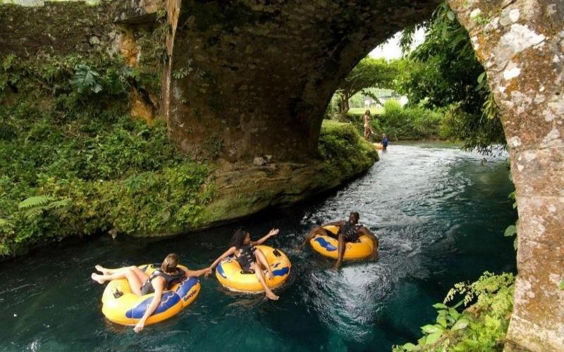 Jamaica: Tubing